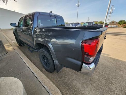 Used 2022 Toyota Tacoma SR5 RWD image 4