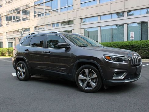 Used 2020 Jeep Cherokee Limited FWD image 2