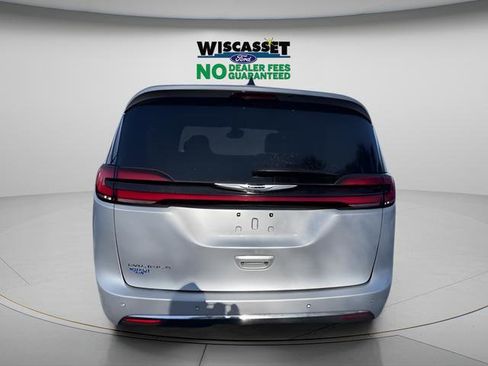 Used 2024 Chrysler Pacifica Touring-L FWD image 33