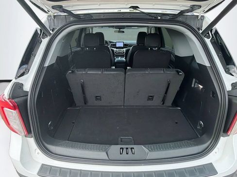 Used 2024 Ford Explorer XLT w/ Equipment Group 202A AWD/4WD image 29