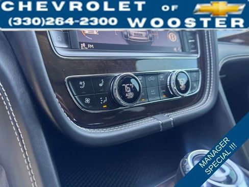 Used 2017 Bentley Bentayga image 19