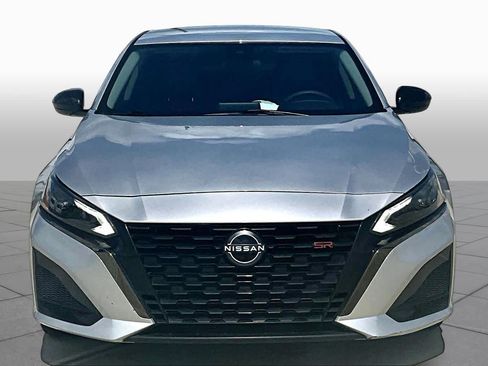 Used 2023 Nissan Altima 2.5 SR FWD image 3