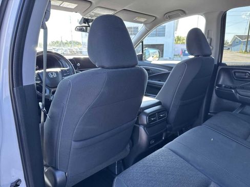 Used 2025 Honda Ridgeline Sport image 17