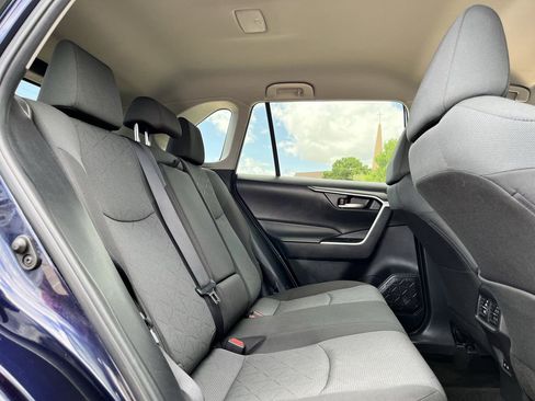 Used 2024 Toyota RAV4 XLE FWD image 27