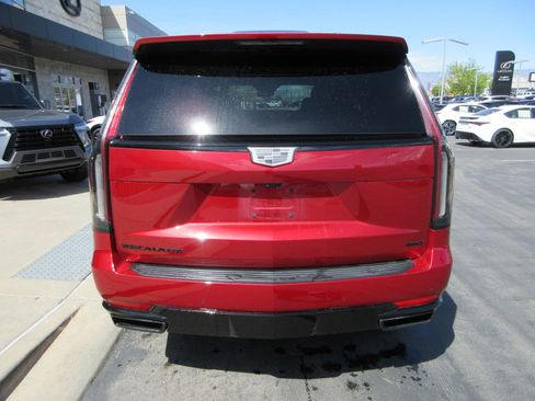 Used 2023 Cadillac Escalade Sport w/ LPO, ONYX Package image 7