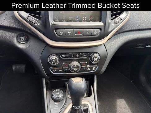 Used 2015 Jeep Cherokee Limited w/ Luxury Group AWD/4WD image 20