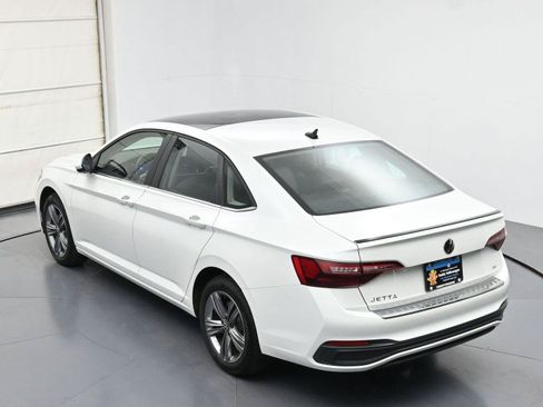 Used 2023 Volkswagen Jetta SE w/ Panoramic Sunroof Package FWD image 32