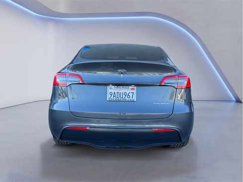 Used 2022 Tesla Model Y Long Range image 5