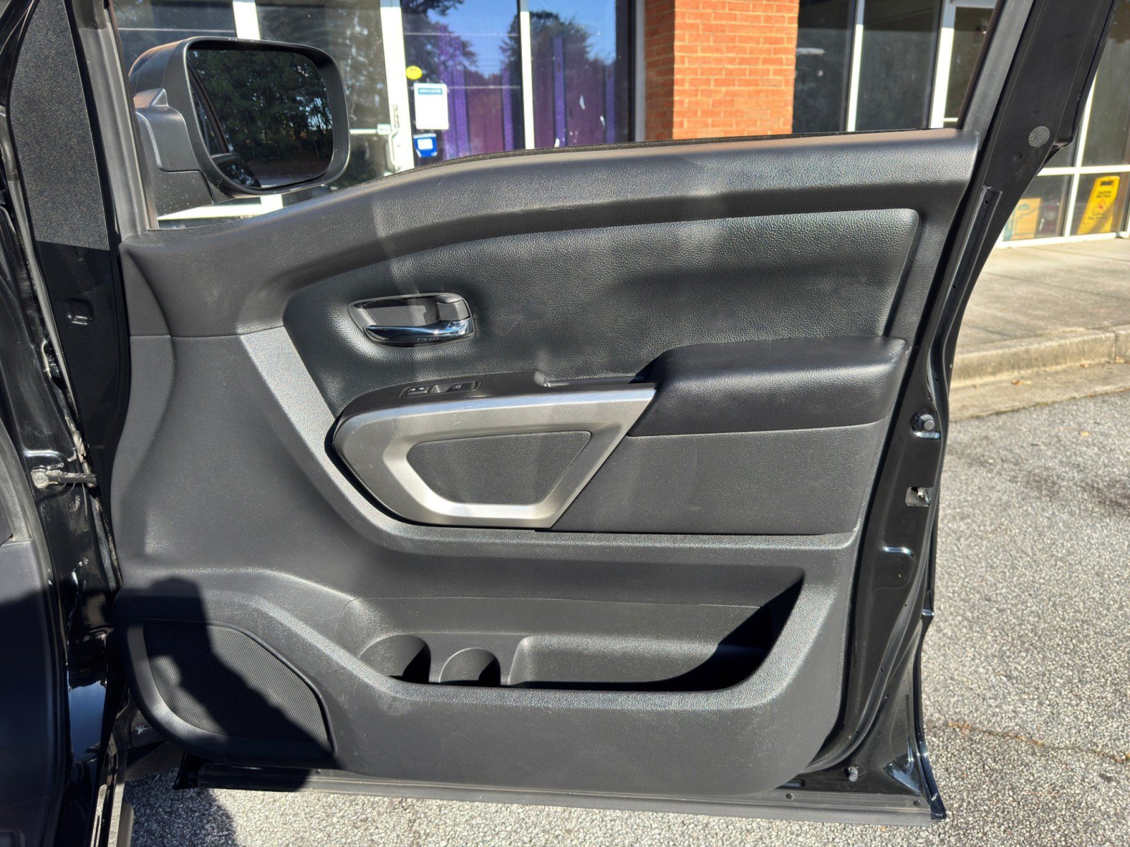 Used 2021 Nissan Titan SV w/ SV Convenience Package RWD image 30