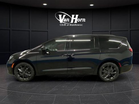 New 2026 Chrysler Pacifica Limited w/ S Appearance Package AWD/4WD image 13