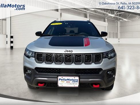 Used 2024 Jeep Compass Trailhawk image 7
