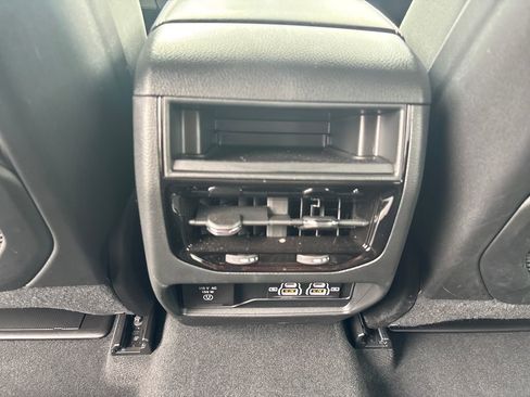 Used 2025 Jeep Grand Cherokee Laredo X w/ Luxury Tech Group I AWD/4WD image 19