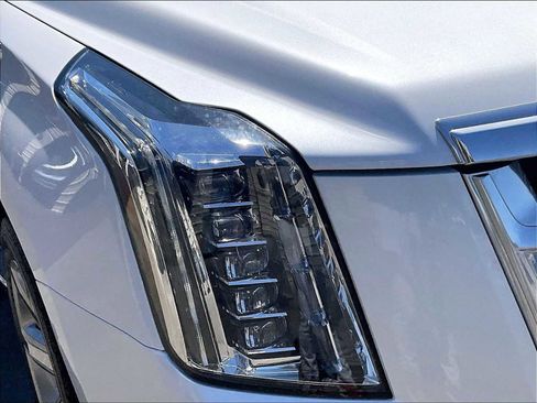Used 2019 Cadillac Escalade Luxury AWD/4WD image 29