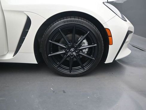 Used 2024 Toyota GR86 Premium RWD image 13