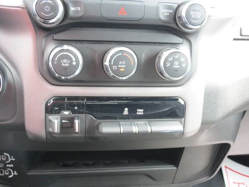 Used 2024 RAM 2500 Big Horn w/ Bed Utility Group image 18