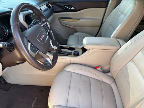 Used 2019 GMC Acadia Denali w/ Technology Package FWD image 16