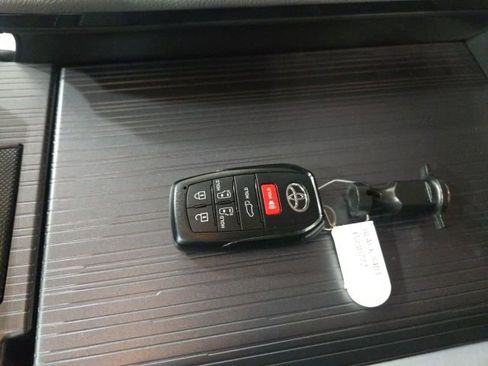 Used 2026 Toyota Sienna LE image 21