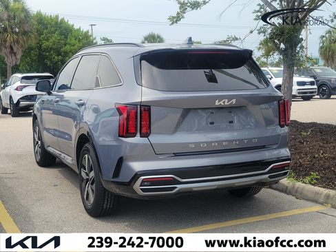 Certified 2022 Kia Sorento S FWD image 4