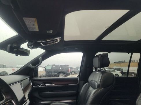 Used 2023 Jeep Grand Wagoneer Series II image 15