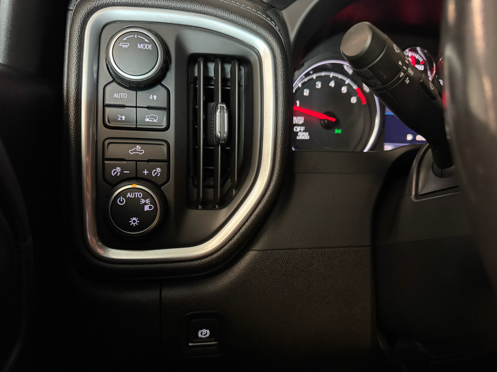 Used 2021 Chevrolet Silverado 1500 LT AWD/4WD image 16
