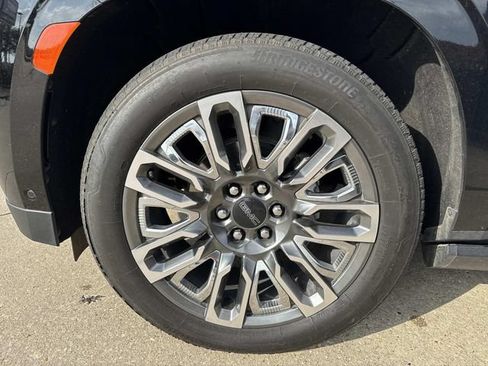 Used 2024 GMC Yukon Denali Ultimate AWD/4WD image 9