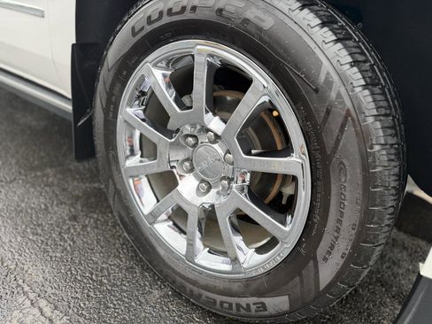 Used 2019 GMC Yukon XL Denali w/ Open Road Package image 9