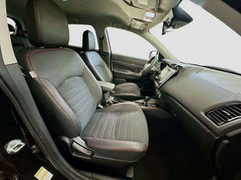 Used 2025 Mitsubishi Outlander Sport AWD image 31