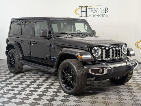 Used 2025 Jeep Wrangler Unlimited Sahara image 2