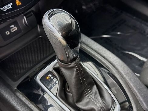 Used 2021 Nissan Rogue Sport S image 16