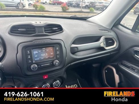 Used 2016 Jeep Renegade 75th Anniversary FWD image 23