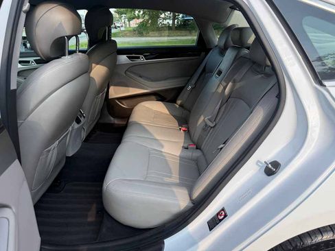 Used 2016 Hyundai Genesis 3.8 RWD image 10