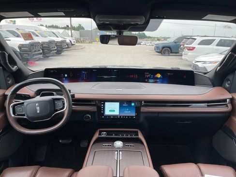 Used 2025 Lincoln Navigator Reserve AWD/4WD image 15