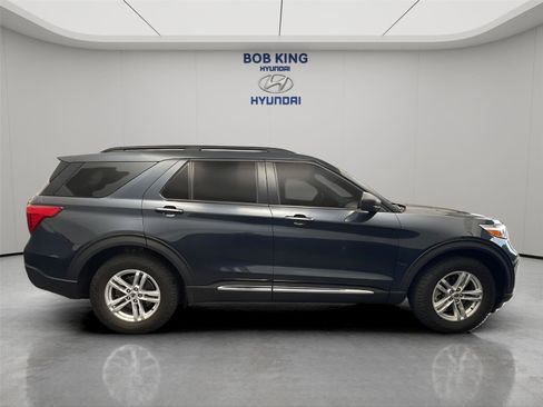Used 2023 Ford Explorer XLT w/ Equipment Group 202A RWD image 6