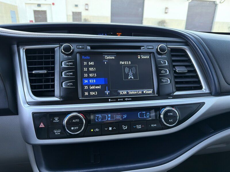 Used 2018 Toyota Highlander Plus FWD image 23