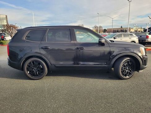 Used 2022 Kia Telluride EX w/ EX Premium Package image 3