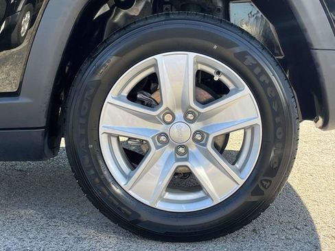 Used 2022 Jeep Compass Latitude image 11