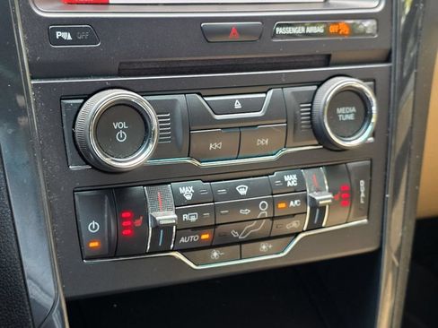 Used 2017 Ford Explorer XLT w/ Equipment Group 202A FWD image 23