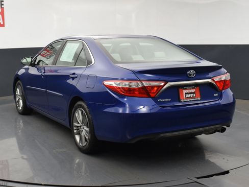 Used 2015 Toyota Camry SE image 3