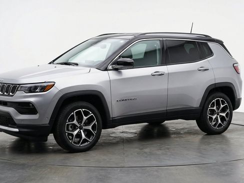 Used 2025 Jeep Compass Limited AWD/4WD image 3
