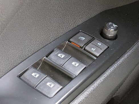 Used 2020 Toyota Camry SE image 23