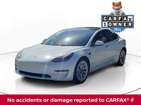 Used 2022 Tesla Model 3 Standard Range RWD image 1