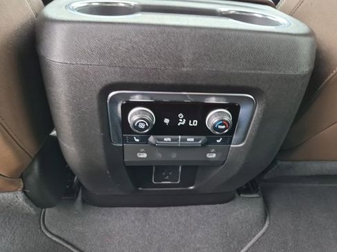 Used 2023 Chevrolet Suburban High Country AWD/4WD image 32