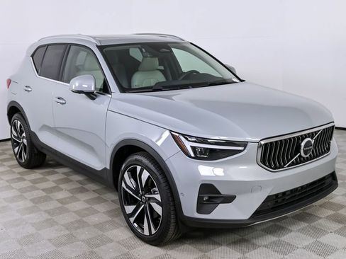 Certified 2025 Volvo XC40 B5 Plus image 27