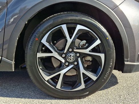 Used 2021 Toyota C-HR XLE image 9