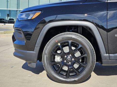 New 2026 Jeep Compass Latitude image 11