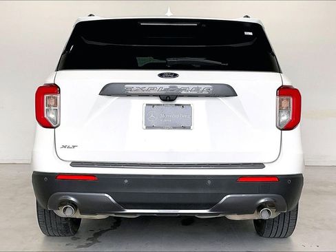 Used 2021 Ford Explorer XLT w/ Equipment Group 202A RWD image 4