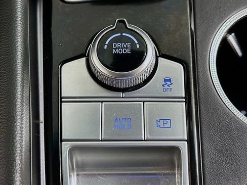 Certified 2023 Genesis G70 2.0T RWD image 21
