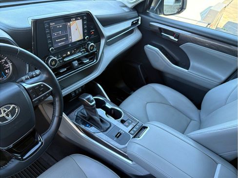 Used 2021 Toyota Highlander Limited AWD/4WD image 25