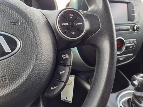 Used 2017 Kia Soul + FWD image 21