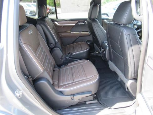 New 2026 GMC Acadia Denali Ultimate w/ LPO, Floor Liner Package FWD image 32